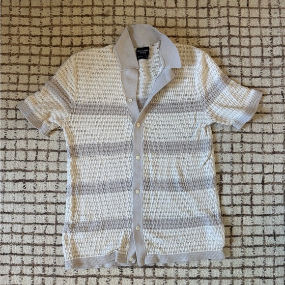 Never worn Abercrombie SS Button Down - Picture 1 of 2